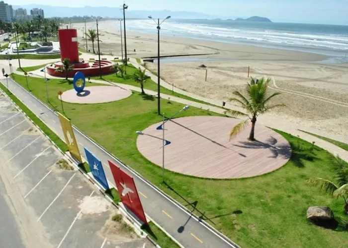 Casa de praia fresquinha à 1 km do mar Bertioga